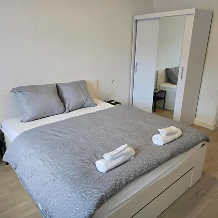 4 Vaerelses I Apartment *